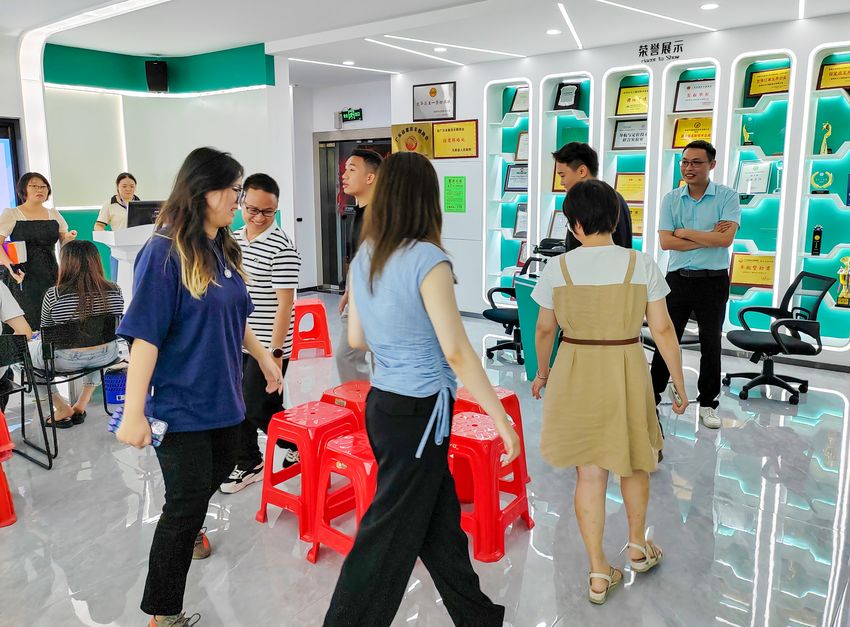 搶凳子游戲 (1).jpg 搶凳子游戲 (1).jpg