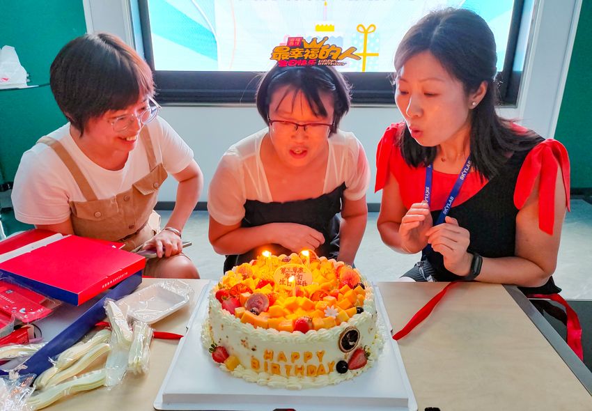 c吹生日蠟燭.jpg